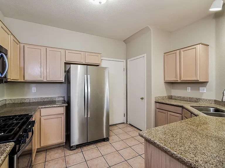 2501 Lady Elizabeth Ct — Photo 7