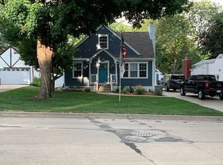 1310 Maplewood Dr NE, Cedar Rapids, IA 52402