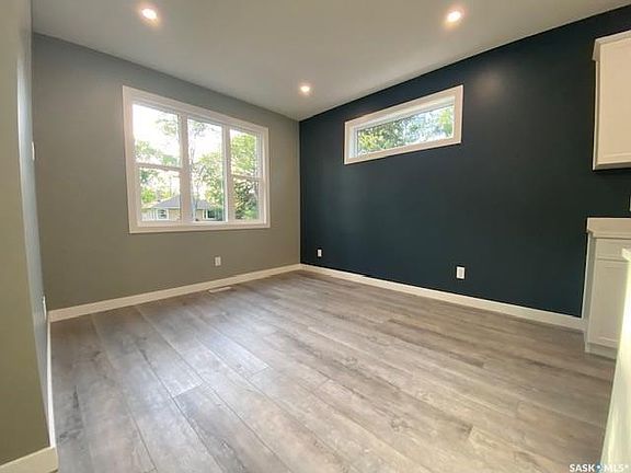 3rd image of 3067 Elphinstone STREET
