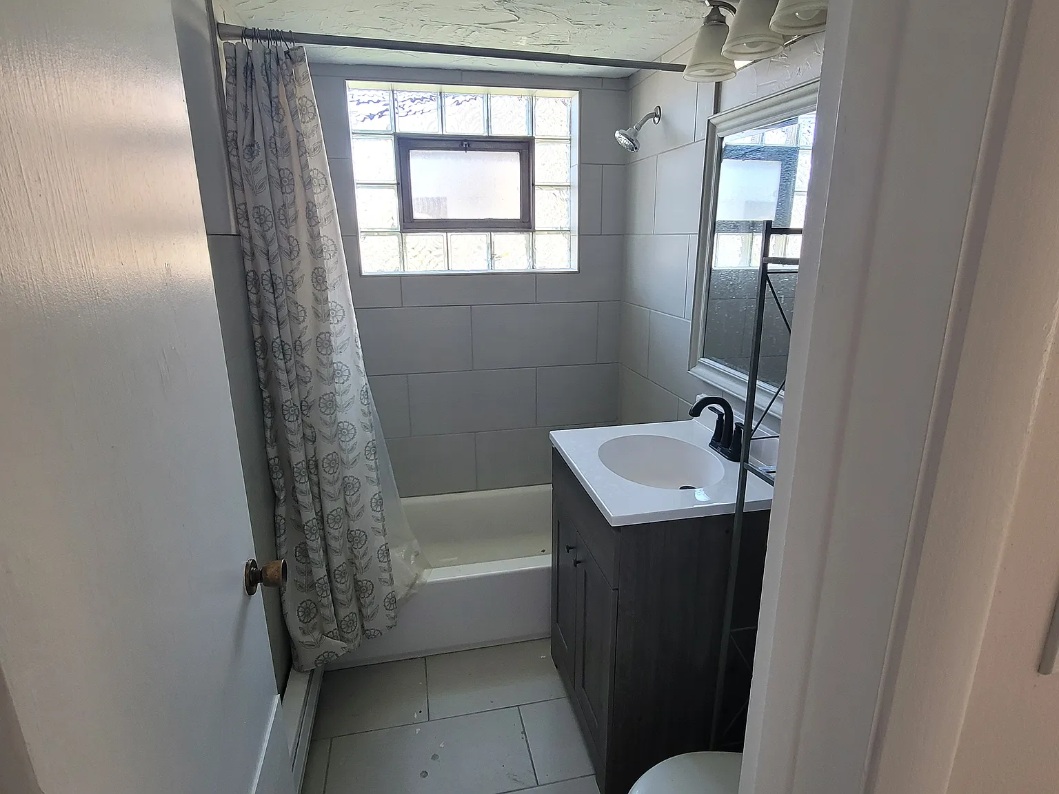 2 bed, 700 sqft, $1,600 — Photo 4