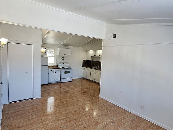 5th image of 1709 Warwick Way Unit 3