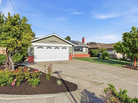 3rd image of 1902 Evergreen Ave
