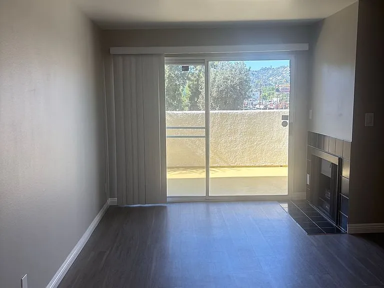 Laurel Canyon, 4500 — Photo 37
