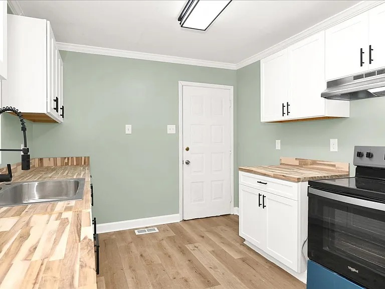 216 13th Ave SW — Photo 5