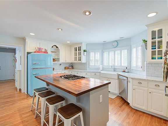 4th image of 103 Shady Ln