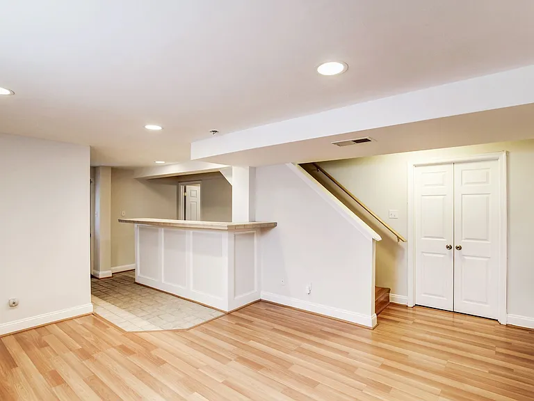 9412 Colesville Rd — Photo 15