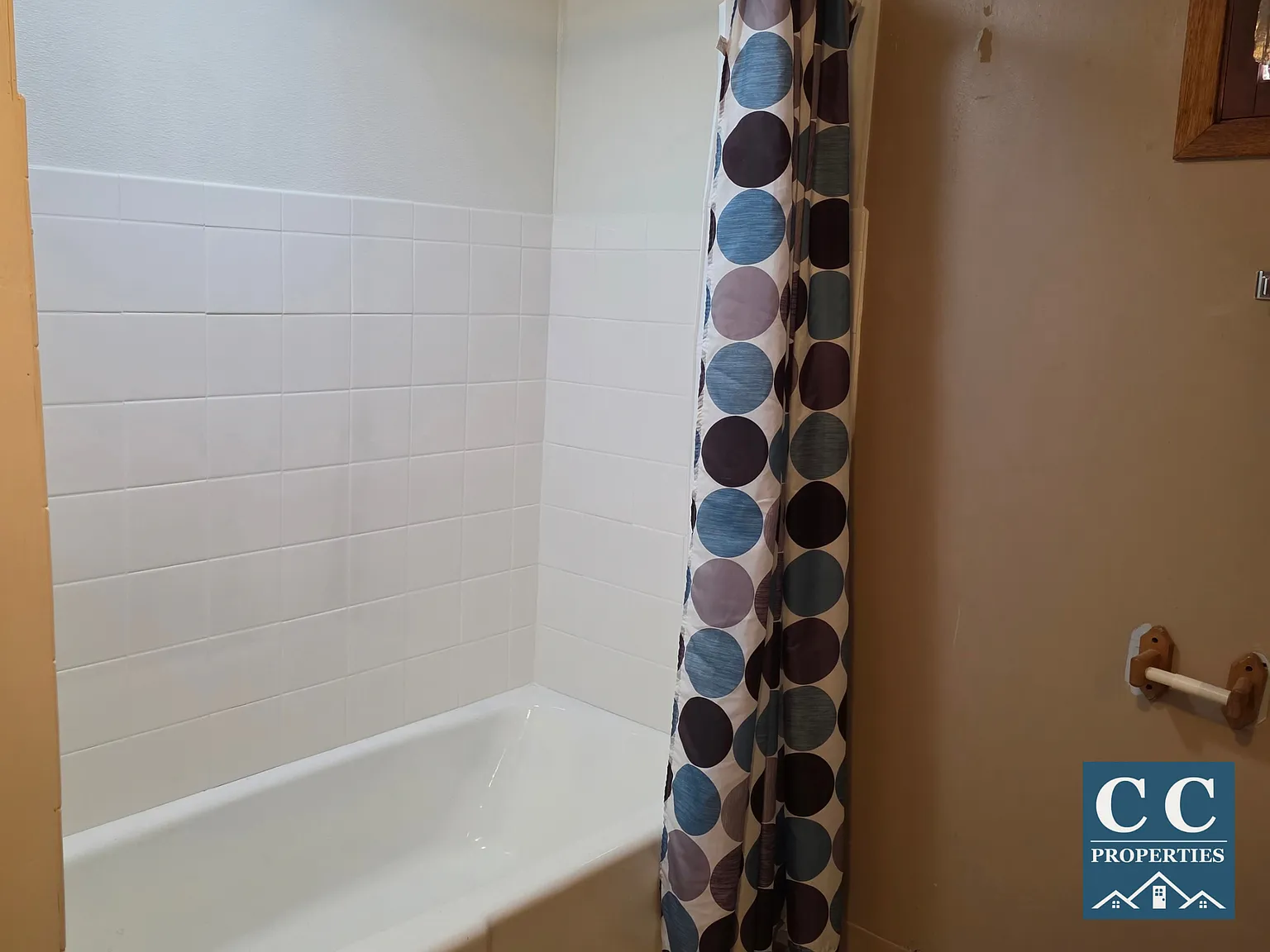 3 bed, $1,300 — Photo 2