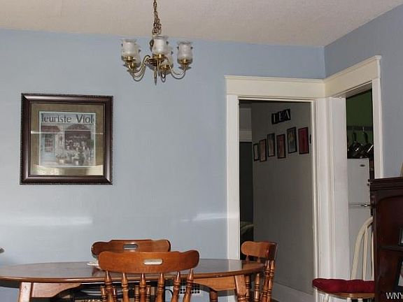 5th image of 647 Linden Ave