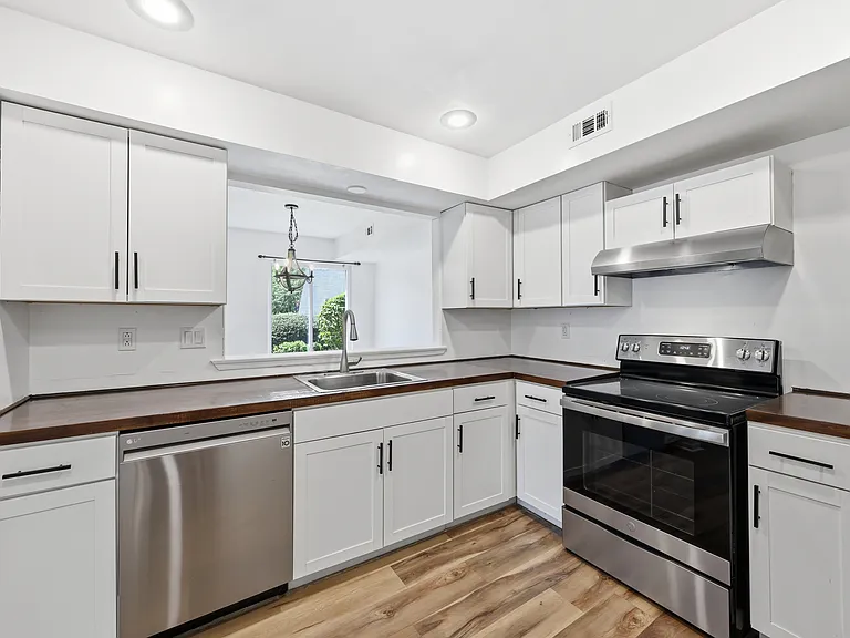 118 Woodlake Dr #118 — Photo 12