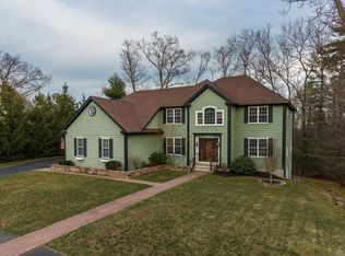 26 Londonderry Ln, Georgetown, MA 01833