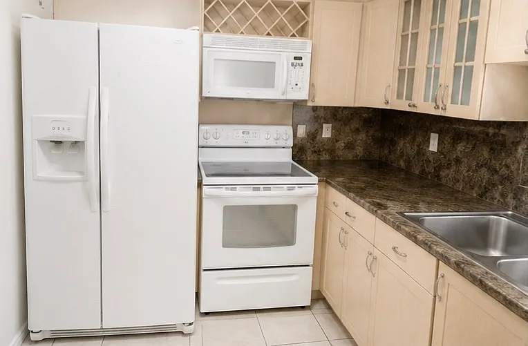 3 bed, 2.5 bath, 1550 sqft, $3,100 — Photo 4