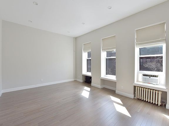 3rd image of 25 W 89th St #3