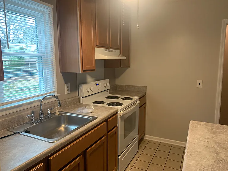 1020 W Hancock Ave — Photo 7