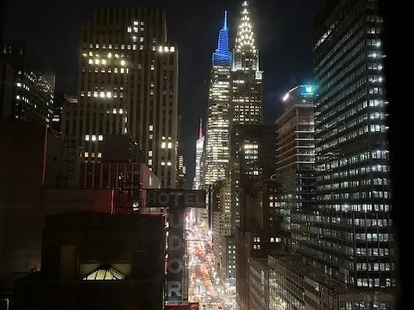 320 East 42nd Street image 3 of 5