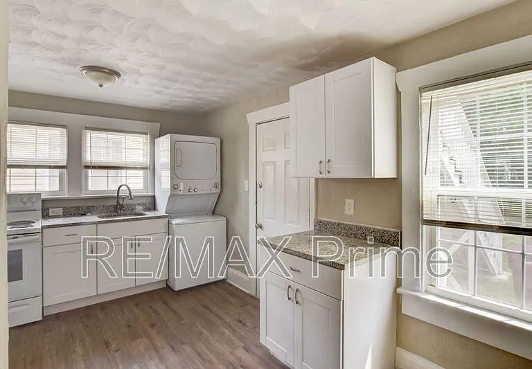 1135 Jackson Ave #1 — Photo 9