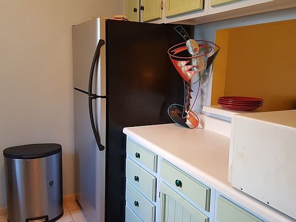 Kitchen toward passthru