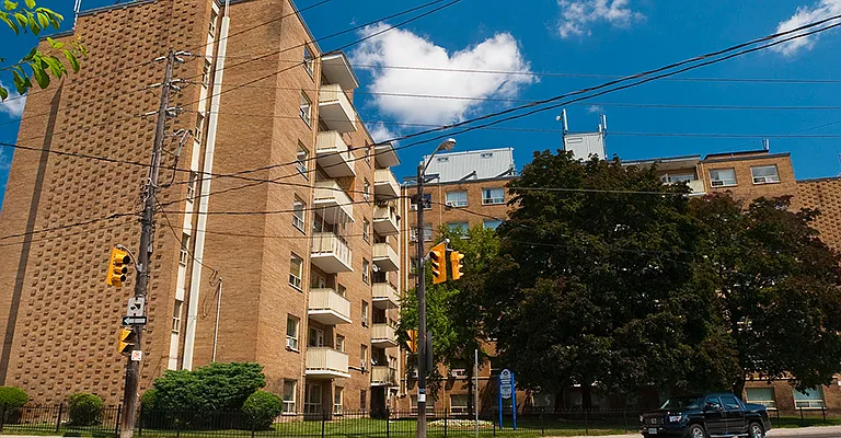 481 Vaughan Rd — Photo 2