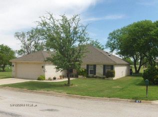 105 Hogan Dr, Comanche, TX 76442