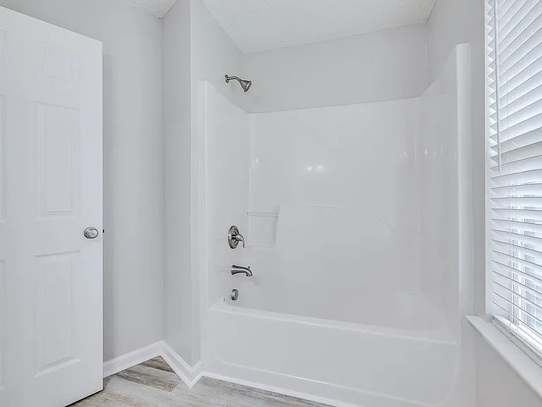 114 Mustang Dr — Photo 23