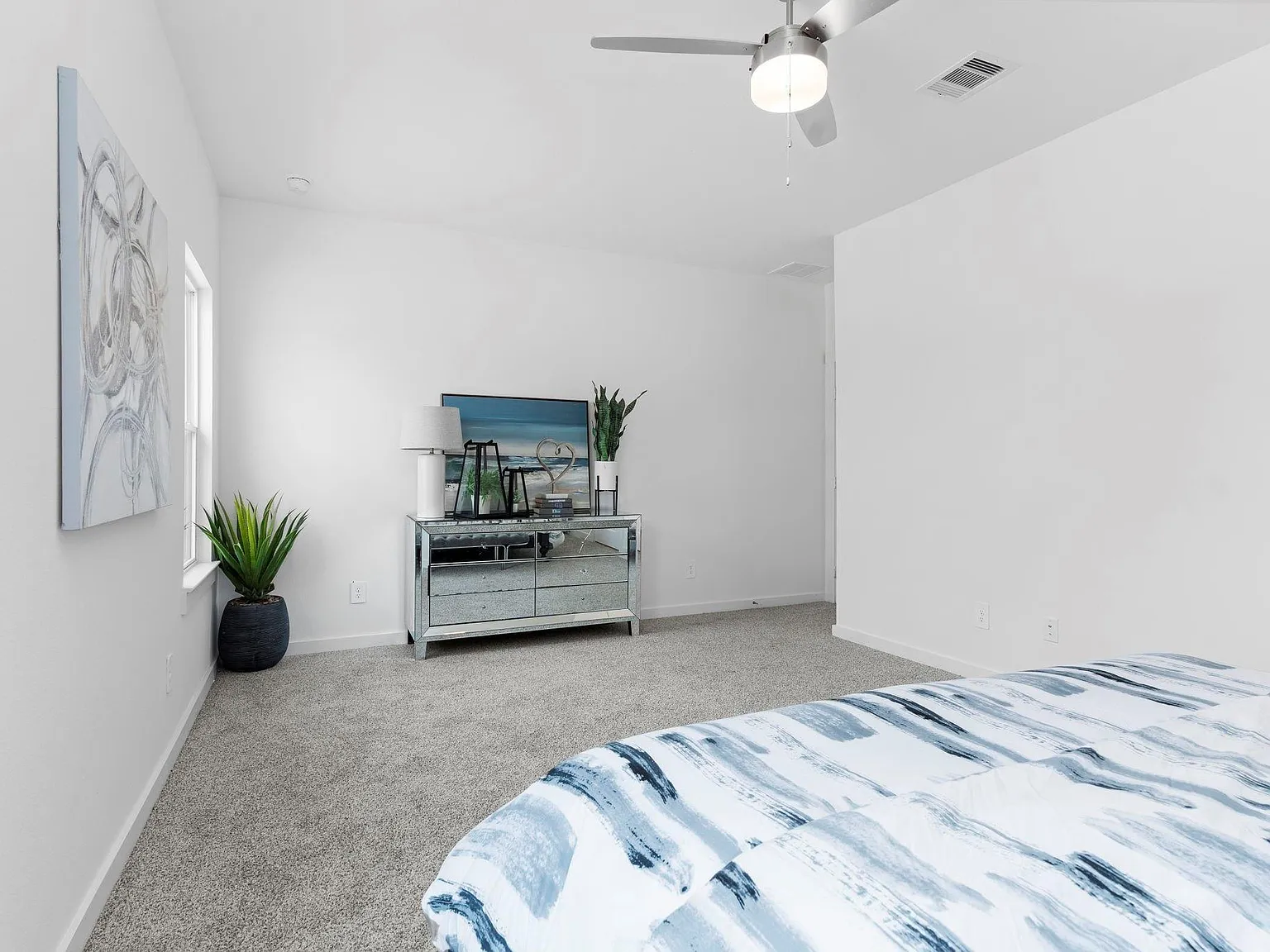 4 bed, 2.5 bath, 2426 sqft, $2,900 — Photo 3