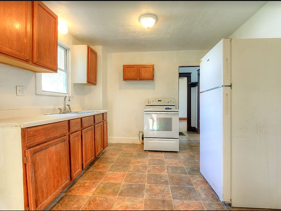 4th image of 3404 Chestnut Ave