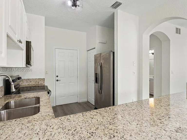 5090 SW 136th Ave — Photo 10