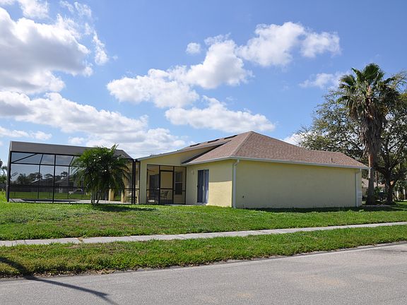 3rd image of 3236 Sawgrass Creek Cir