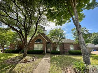 22 Windmere Dr, Texarkana, TX 75503