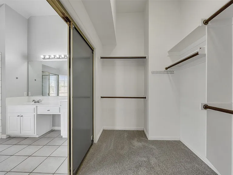 4758 Ridgeland Dr — Photo 14