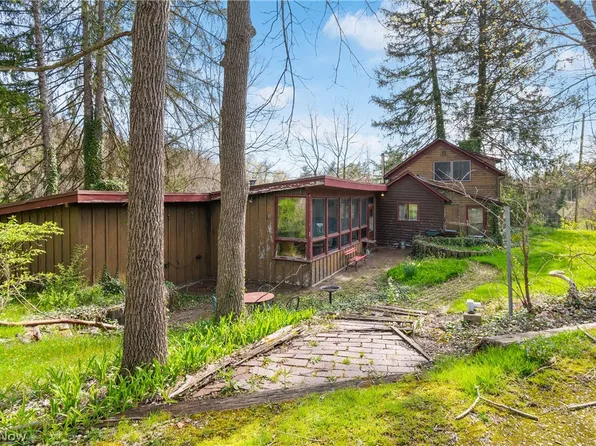 2615 Yellow Creek Rd, Akron, OH 44333