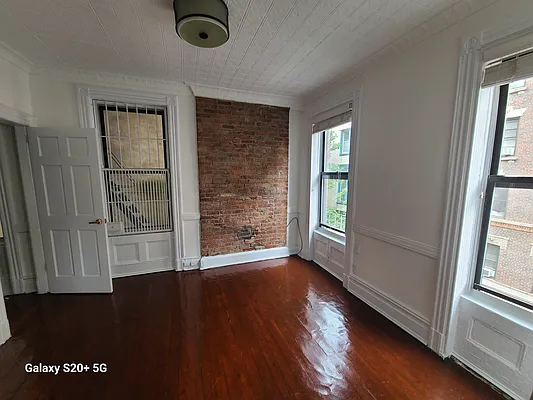 Rented by Corcoran | media 23