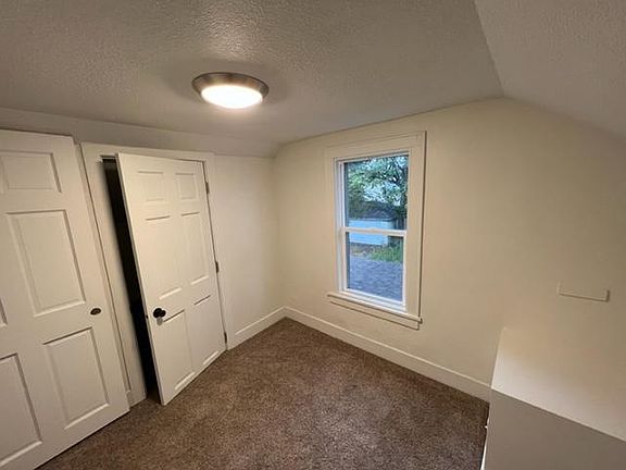 5th image of 625 22nd Ave NE