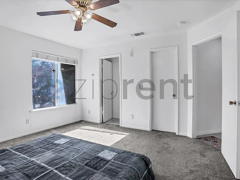 2411 Berry St — Photo 17
