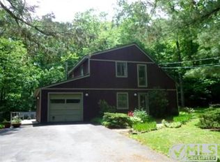 16 Cedar Ridge Rd, New Paltz, NY 12561