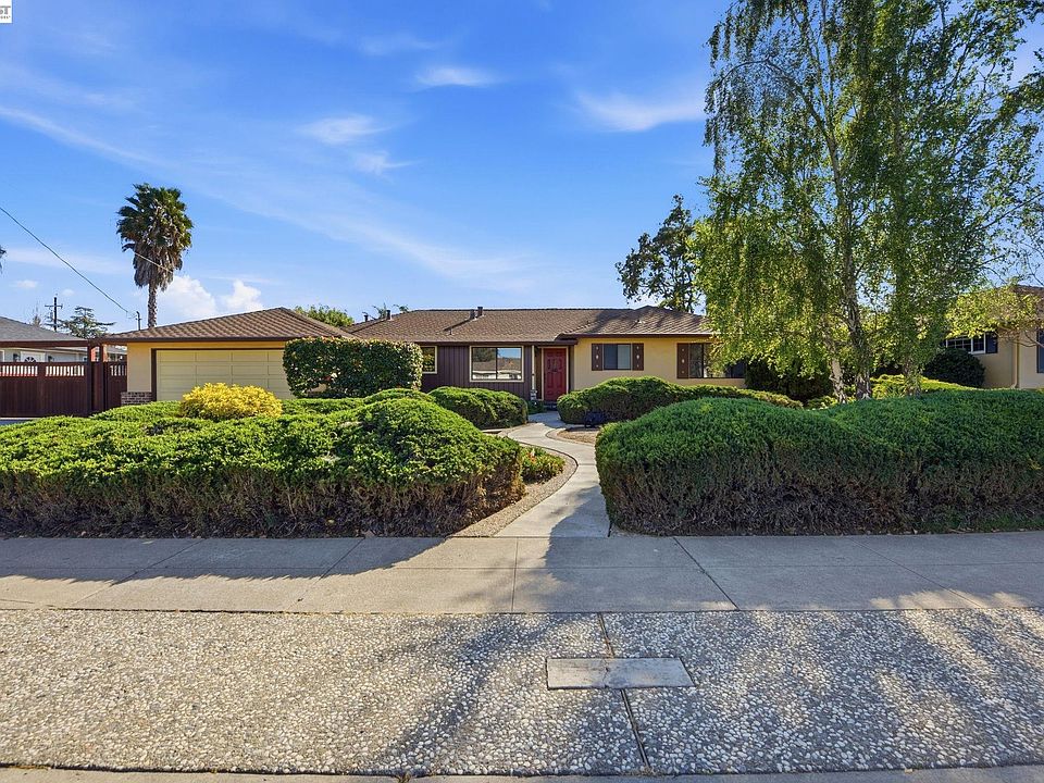 1st image of 38149 Glenmoor Dr