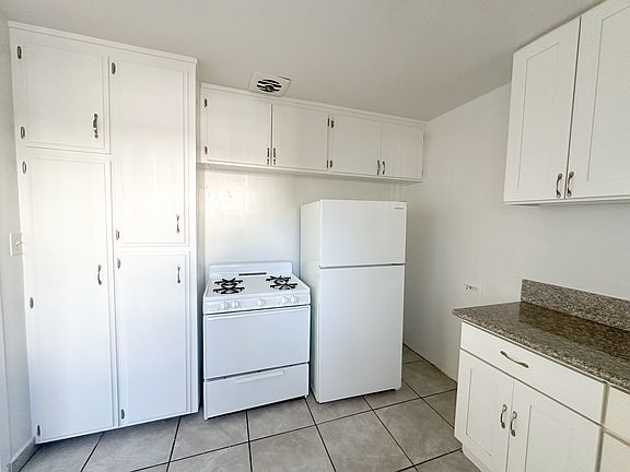 2nd image of 3333 Mentone Ave APT 17