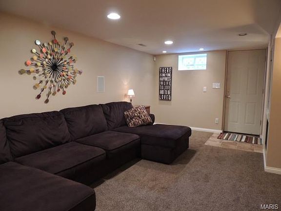 5th image of 710 W Essex Ave