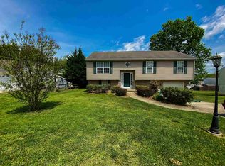 684 Alextine Dr, Staunton, VA 24401