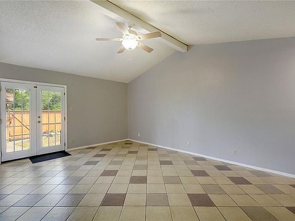 3rd image of 11114B Parkfield Dr