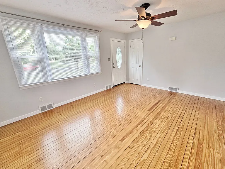 125 Grant Dr — Photo 4