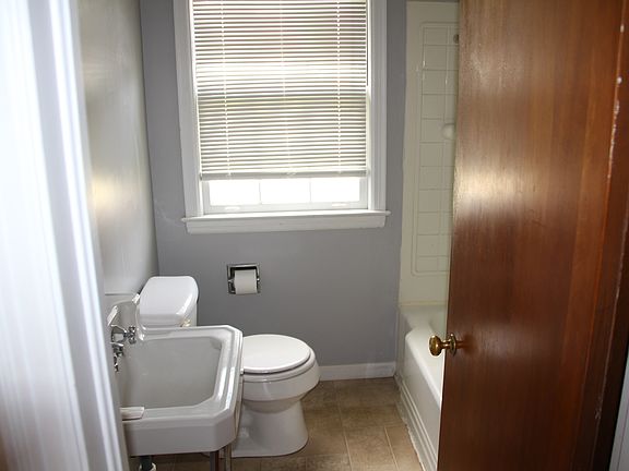 3rd image of 2406 23rd Ave APT 2