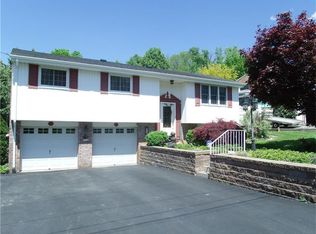 61 Suncrest Dr, Delmont, PA 15626