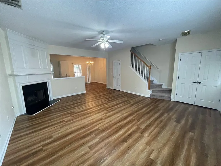 4085 Howell Park Rd — Photo 3