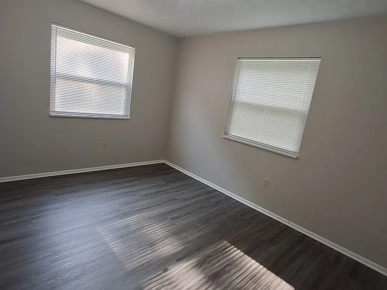 310 E Market St #10 — Photo 12