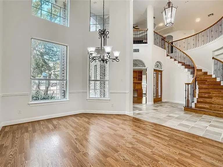 9909 Pickfair Dr — Photo 25
