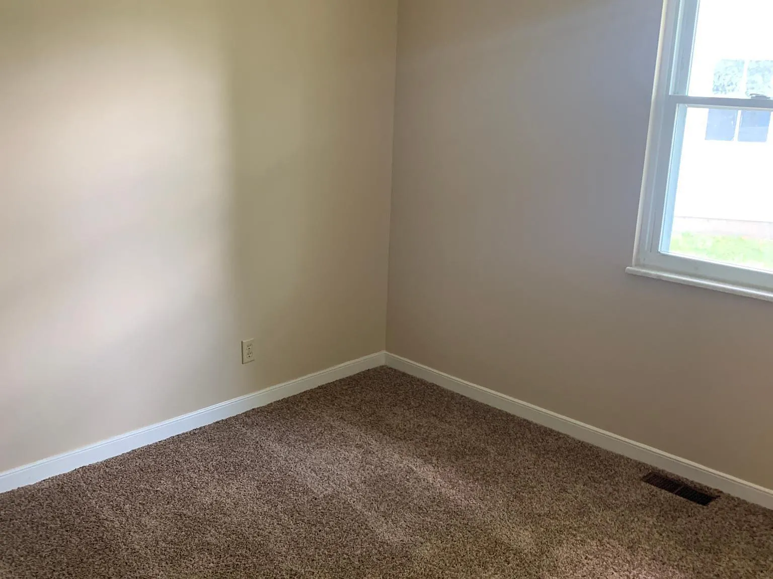 3 bed, 1.5 bath, 1248 sqft, $1,550 — Photo 4