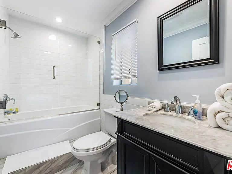 5215 Balboa Blvd #102 — Photo 4