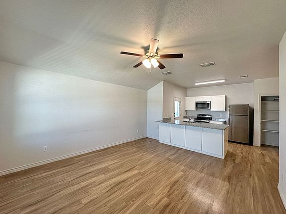 2nd image of 1813 Clovis Dr