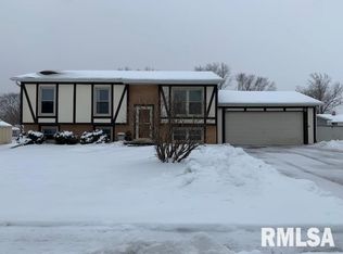 2319 Cameron Dr, Clinton, IA 52732
