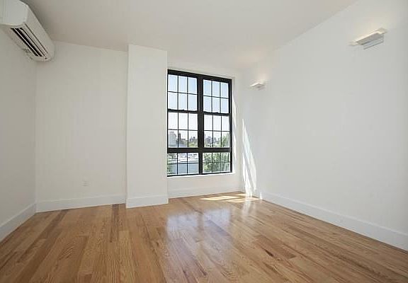 4th image of 376 Franklin Ave APT 2D